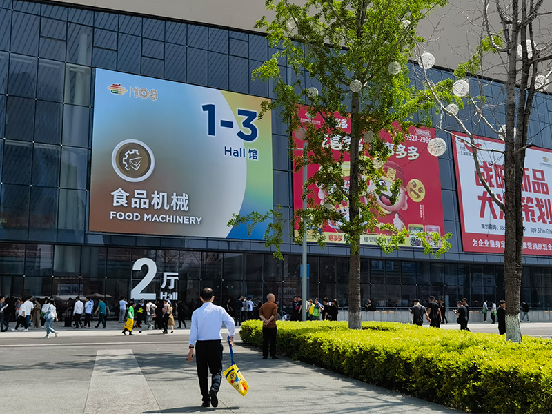 成都食品展選購全自動(dòng)液體灌裝機(jī)攻